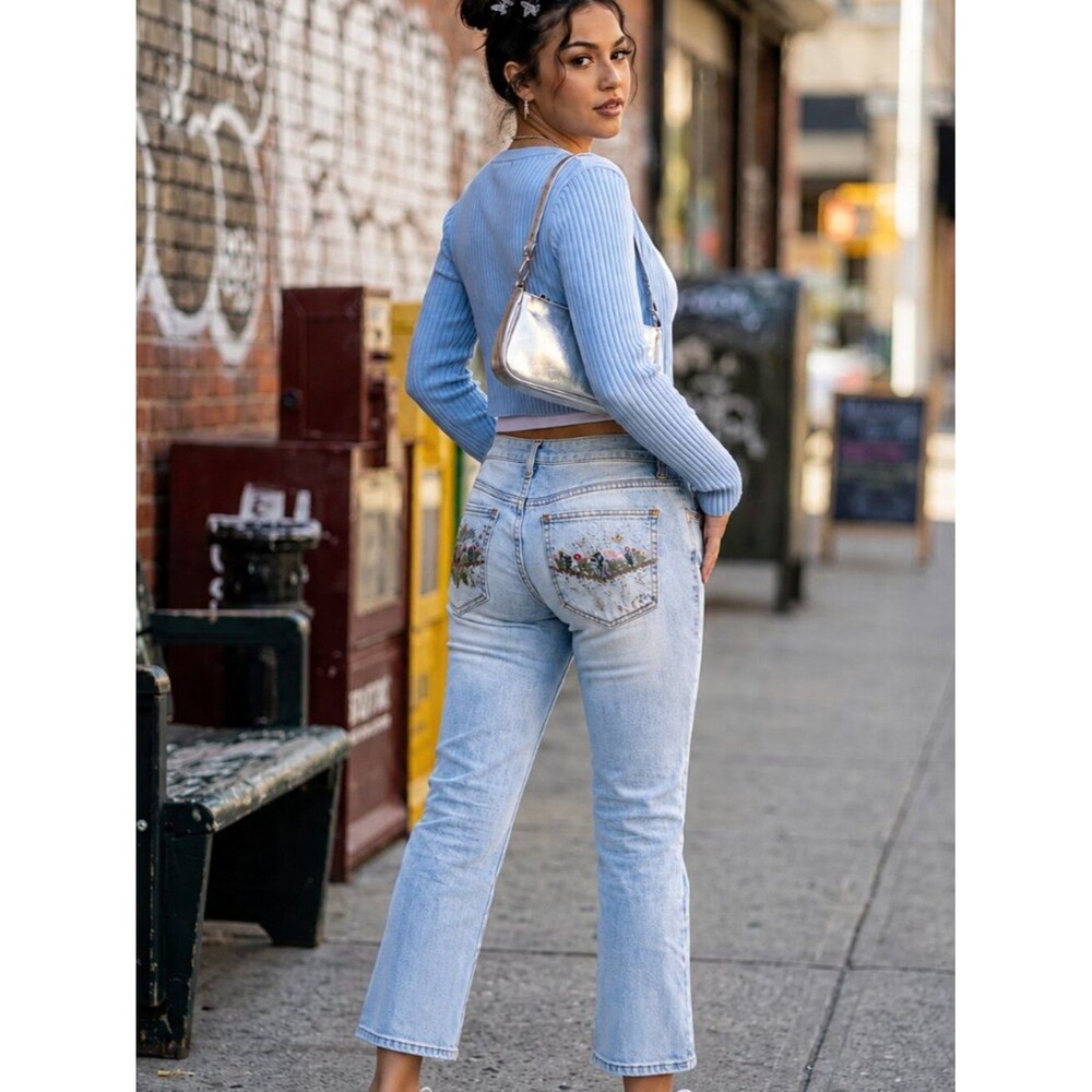 SONG Timeless Fit Embroidered Boyfriend Jeans Floral Back Pockets Size 7/28